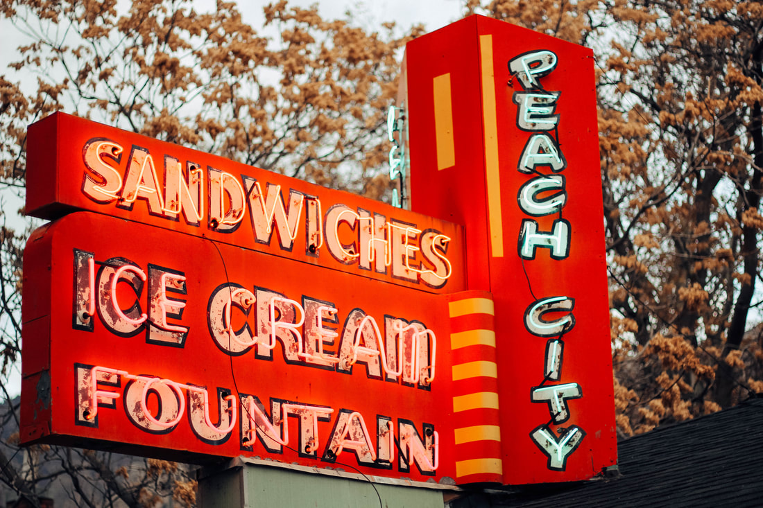 The original Peach City sign. Started by Bill Harris in 1937.